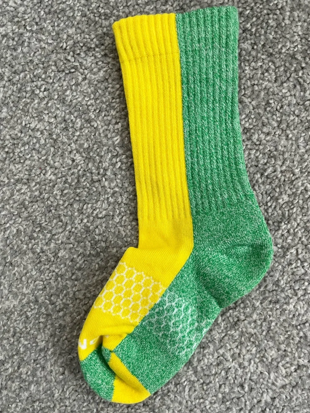 NWOT Bombas Sesame Street Green & Yellow Kids Crew Socks Youth Size 2 Pack
